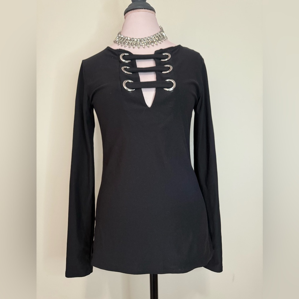 Daytrip Black Long Sleeve Top with Grommet Detail v-neck size large